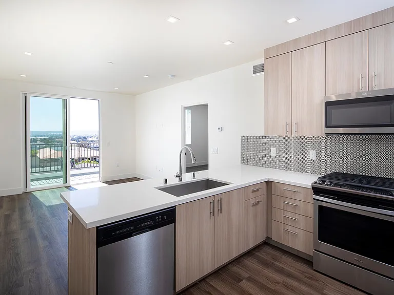 Mission West Lofts — Photo 2