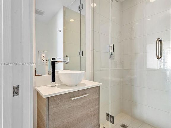 4th image of 650 NE 32nd St Unit 3502