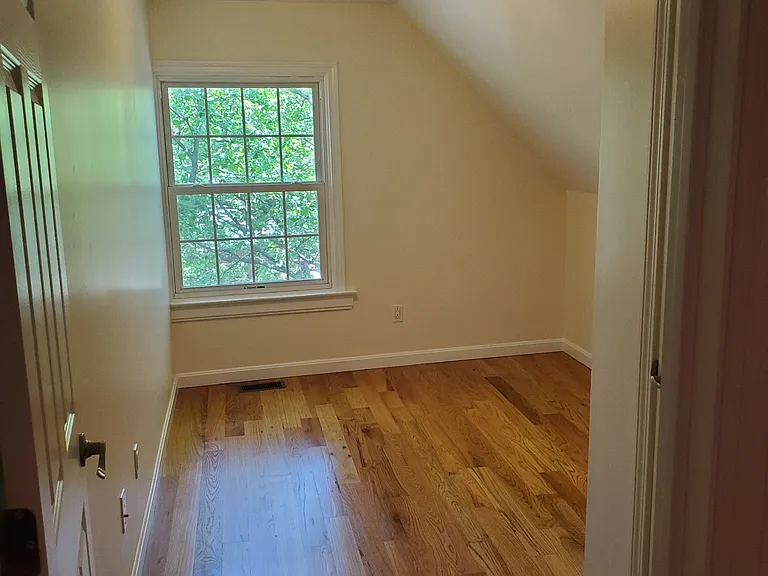 8 Edwards St — Photo 17