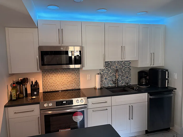 2212 Huntington St — Photo 4