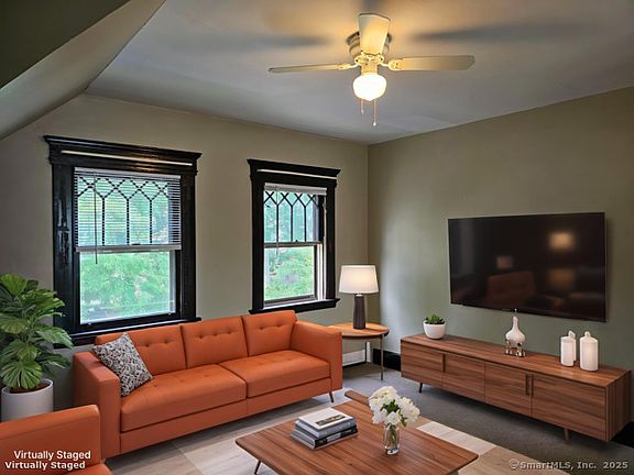 Living room (virtual staging)