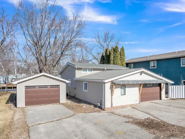 1304 Jerdee Ln, Wahpeton, IA 51351