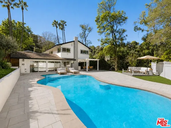3430 Loadstone Dr, Sherman Oaks, CA 91403