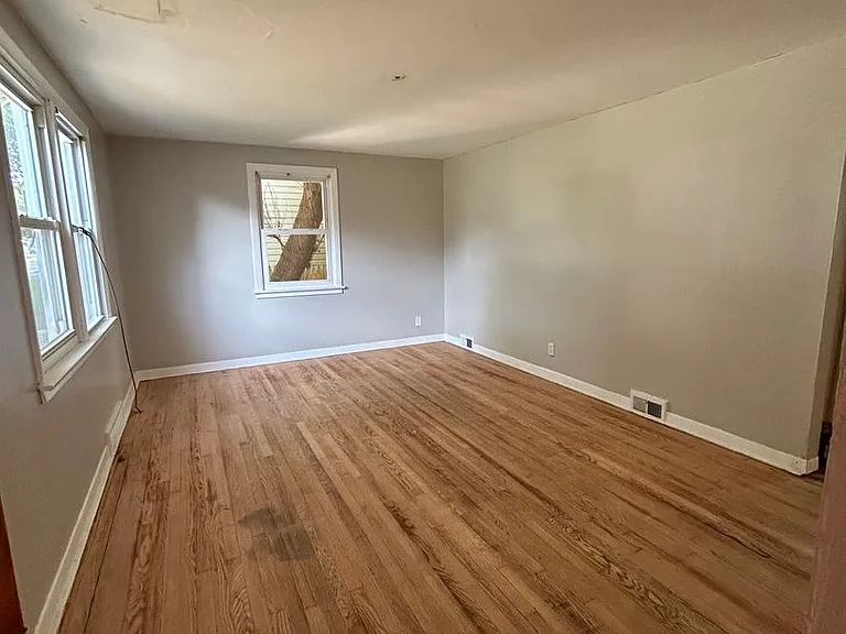 122 W Florence Ave — Photo 20