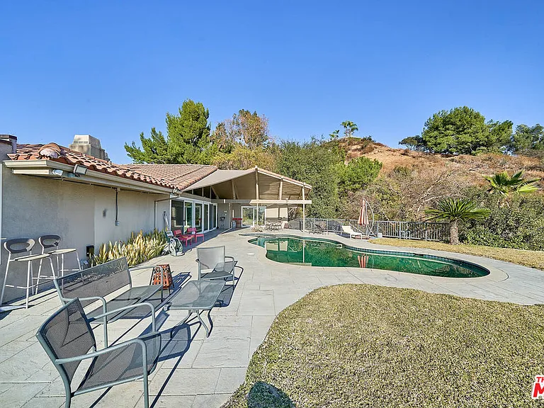 5354 Stardust Rd — Photo 2