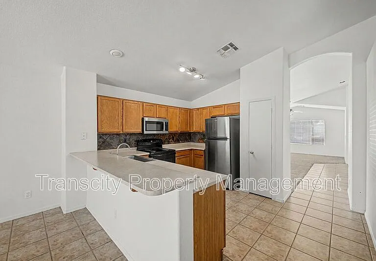 932 W 19th Ave — Photo 4