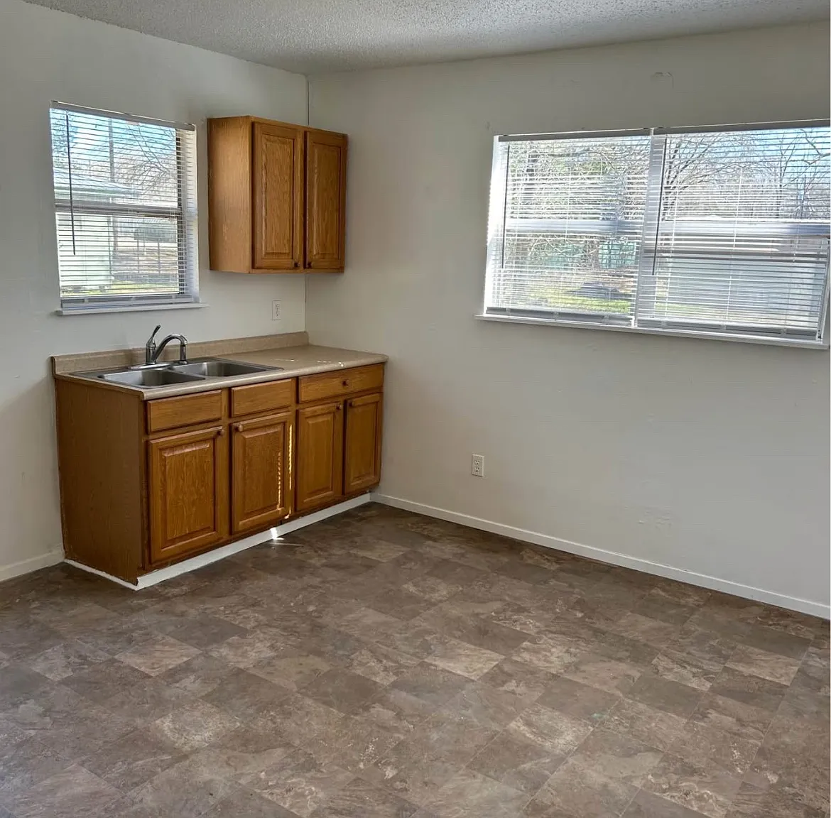 3 bed, 1000 sqft, $850 — Photo 4