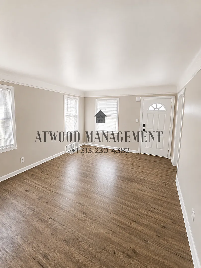 This beautifully updated 3-bedroom, 1-bath single-family home is ready for move-in! — Photo 4