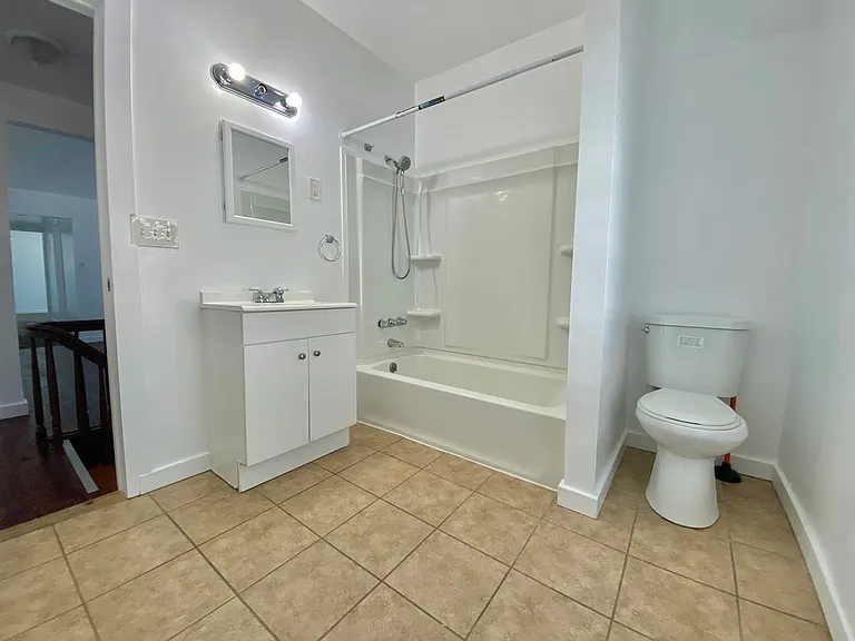 432 Albany Ave — Photo 7