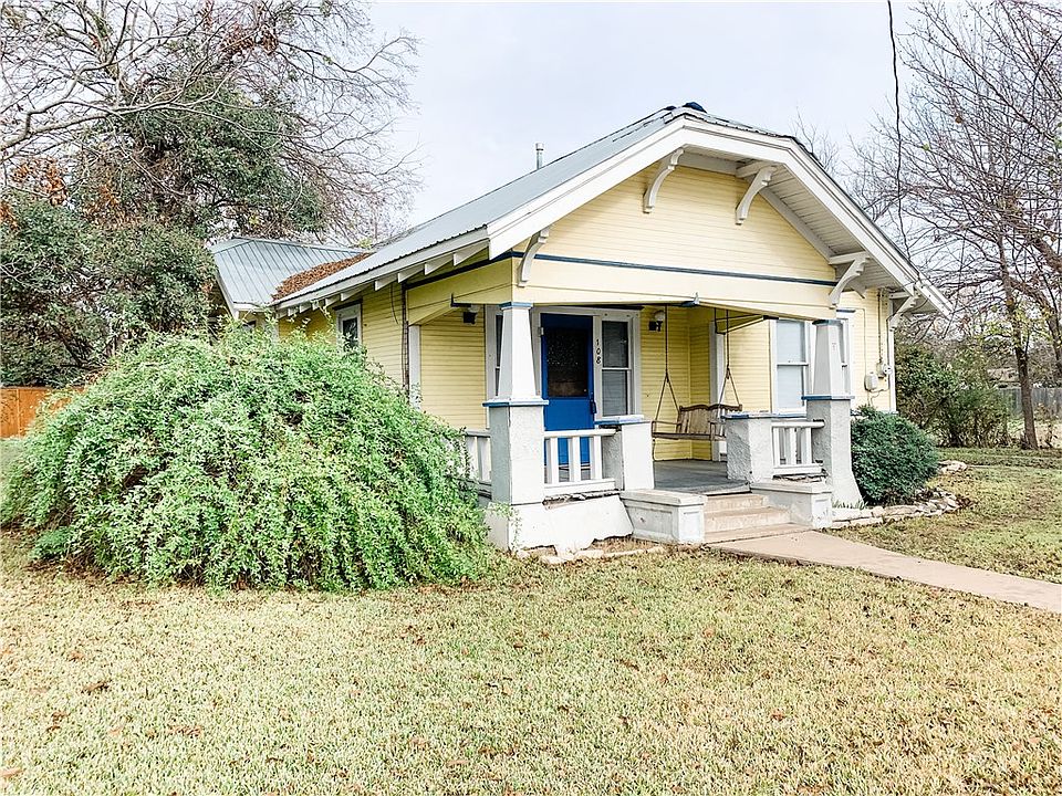 1st image of 108 W Pecan St
