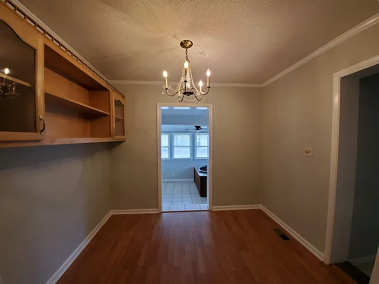 408 Desmond Dr — Photo 8
