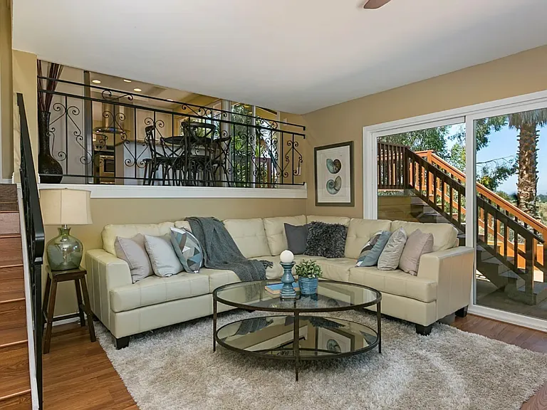 5881 Desert View Dr — Photo 11