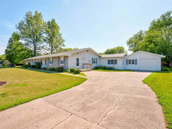 1205 N 4th Ave, Washington, IA 52353