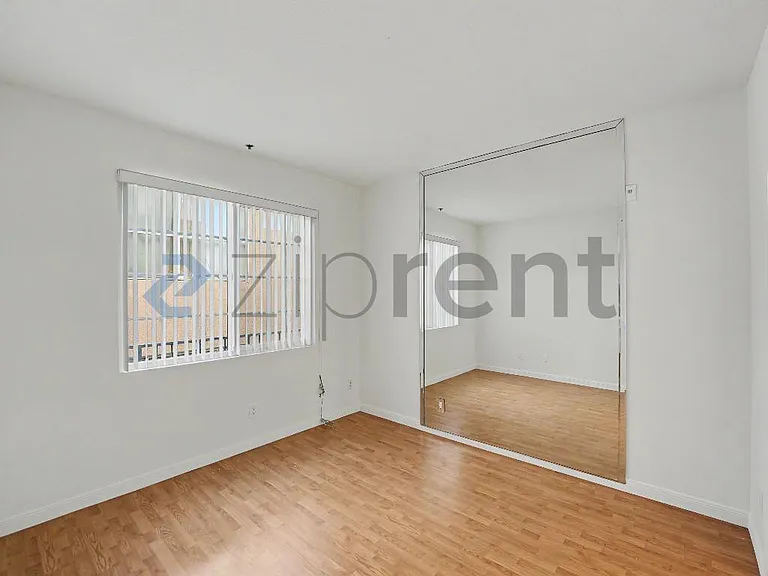 5051 Rosewood Ave #106 — Photo 10