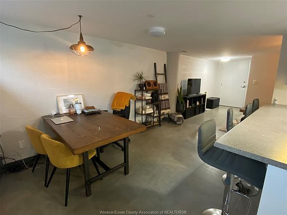 4th image of 2109 Ottawa St #B02