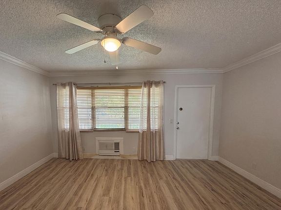 3rd image of 67 Upminster Cir #C