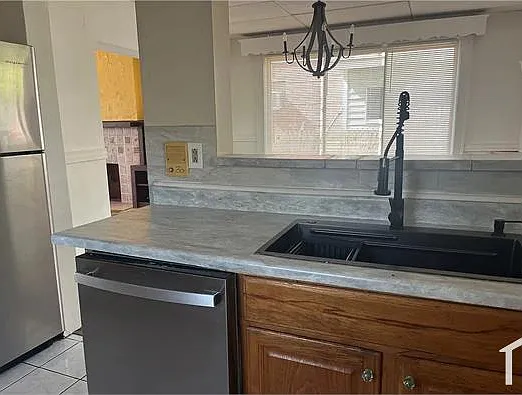 4 bed, $1,980 — Photo 2