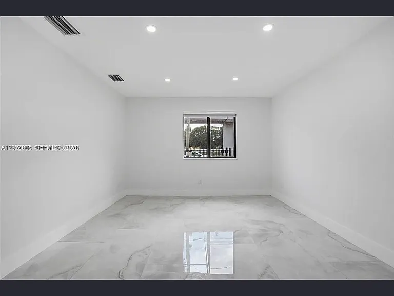 1411 NW 40th St #1 — Photo 10