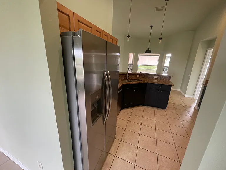 1637 NW 6th Pl — Photo 5