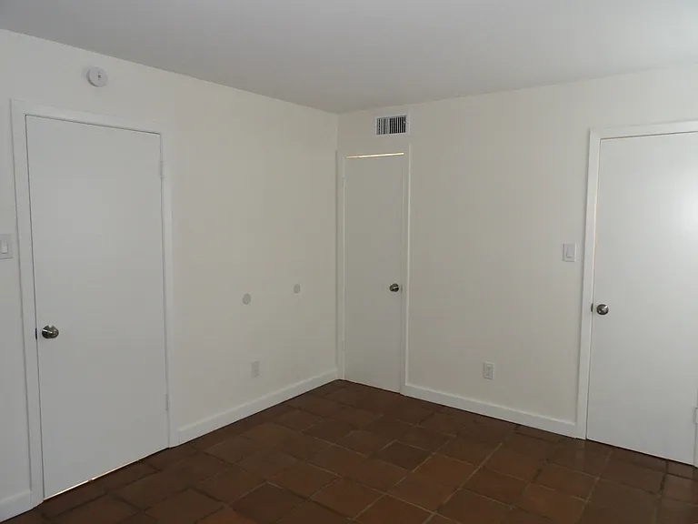 4432 Buena Vista St #102 — Photo 14