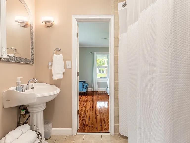 63 E Bayshore Dr — Photo 13