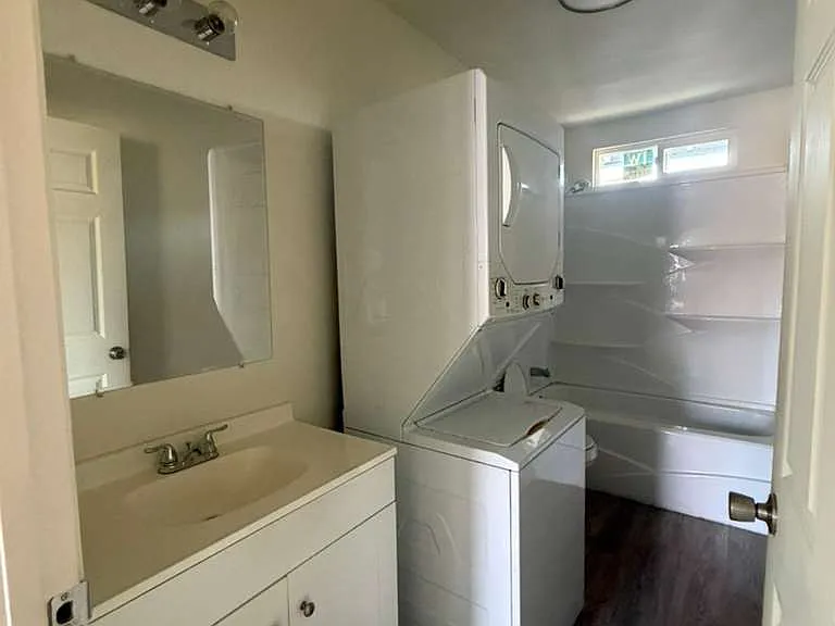 427 N Orange Ave #A — Photo 3
