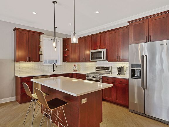 5th image of 2235 W Augusta Blvd #1