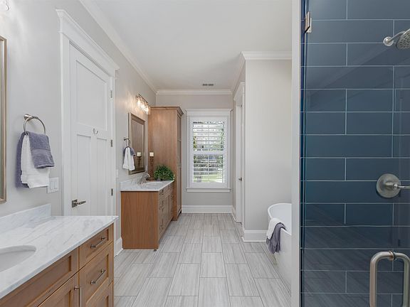 5th image of 230 Mariners Way