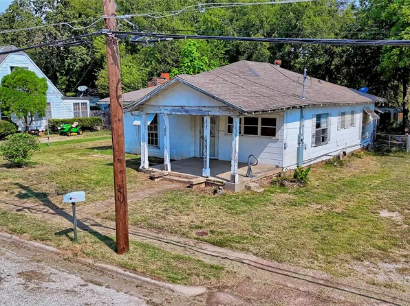 307 Elba St, Bowie, TX 76230