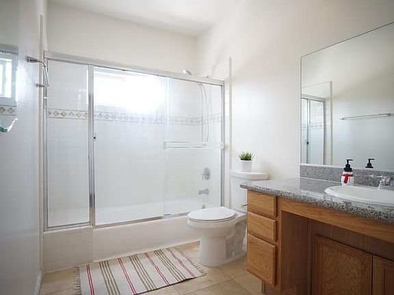 5th image of 11124 Burbank Blvd APT 202