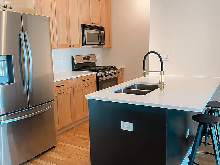 920 W Madison St #F5 — Photo 5