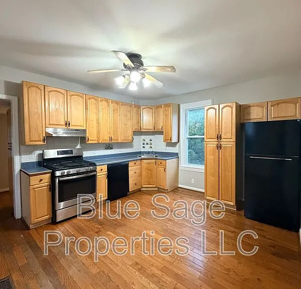 913 8th Ave — Photo 7