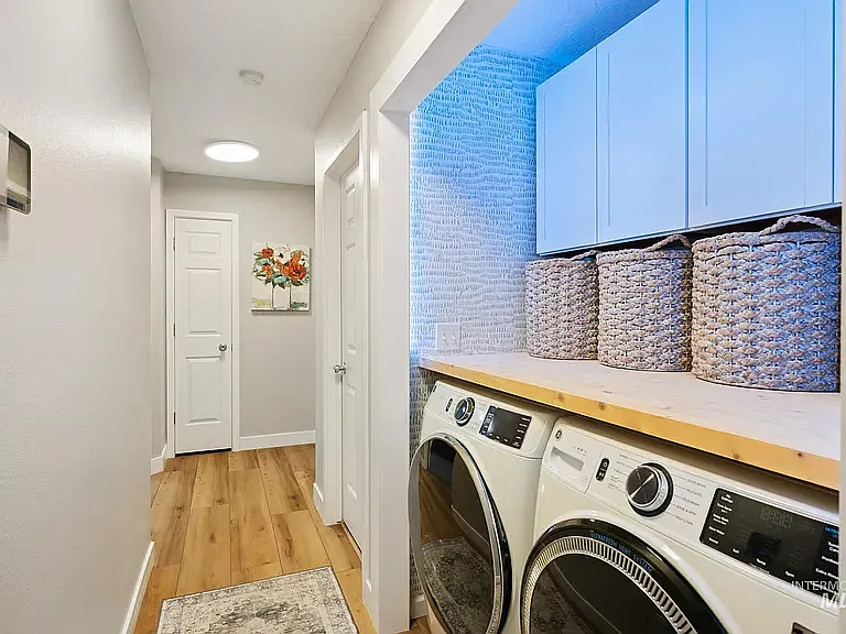2188 E Meadow Wood Dr — Photo 2