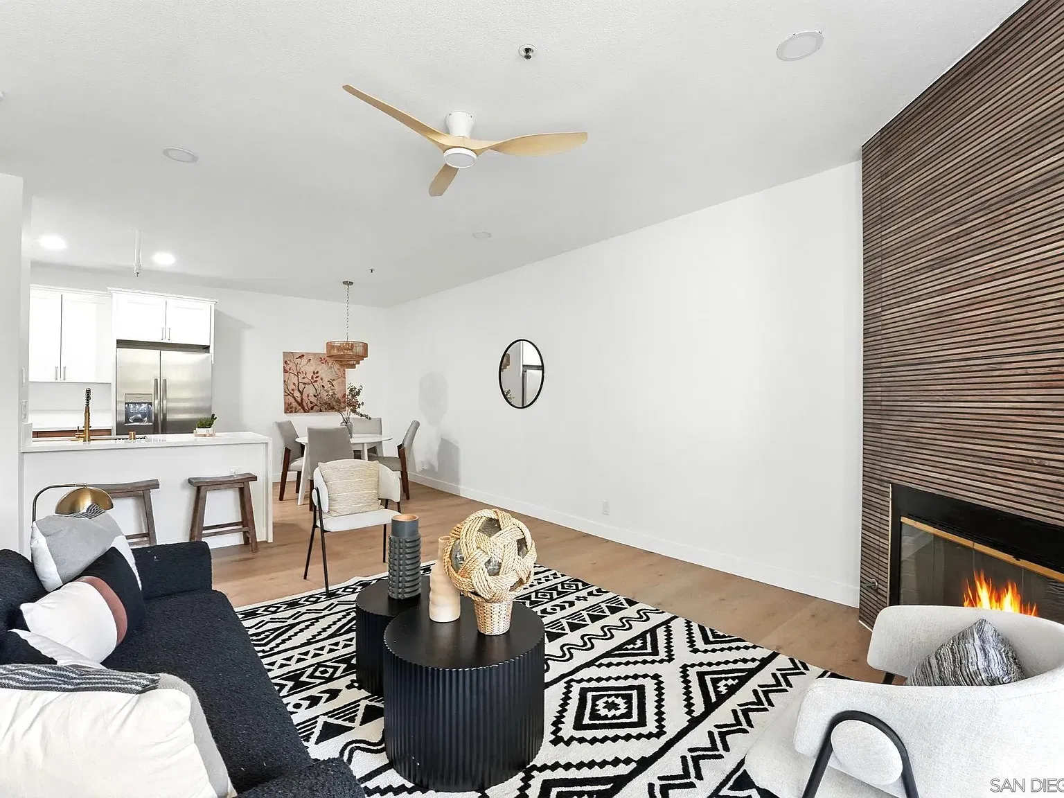 2 bed, 2.0 bath, 1112 sqft, $3,599 — Photo 4
