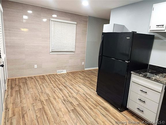 5th image of 1840 E Park Place