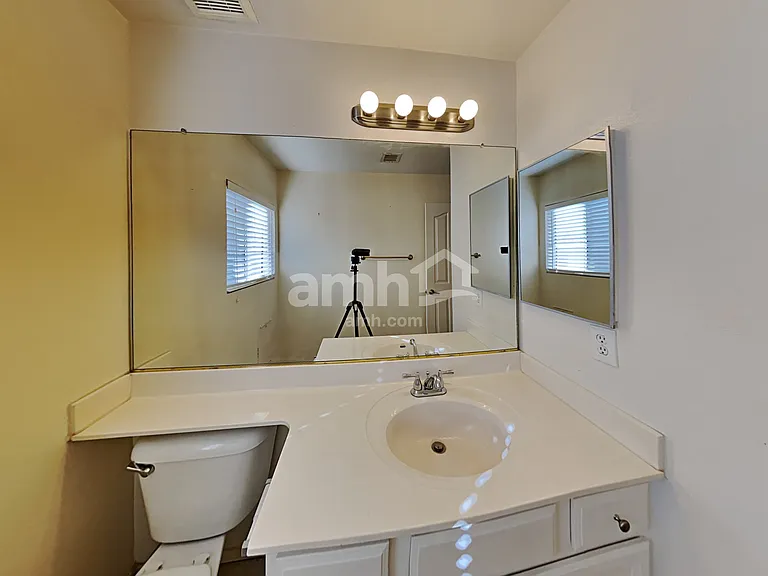 907 N Albert Dr — Photo 10