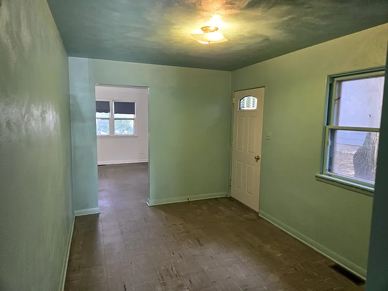 1117 S Saxby Ave — Photo 14