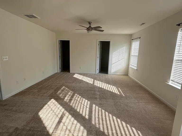 423 Bassett Ln — Photo 8