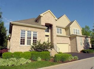 827 Stone Canyon Cir, Inverness, IL 60010