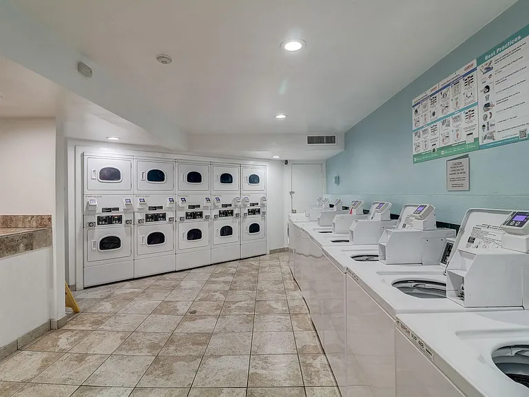 Plaza Apartments — Photo 17