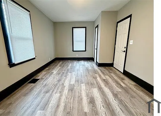 1545 Catalpa St — Photo 4