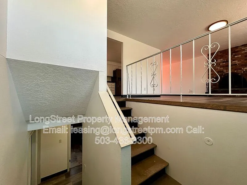 5 bed, 3.0 bath, 1976 sqft, $3,195 — Photo 4