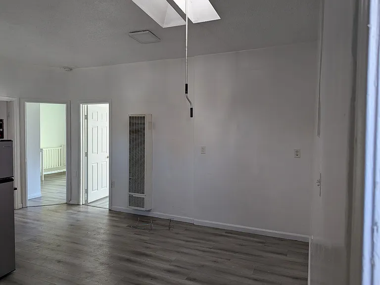 635 E Broadway — Photo 4