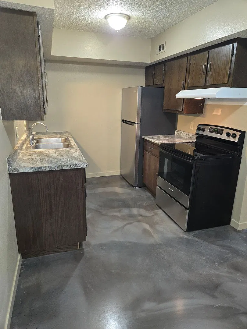 1118 Tiffany Pl — Photo 3