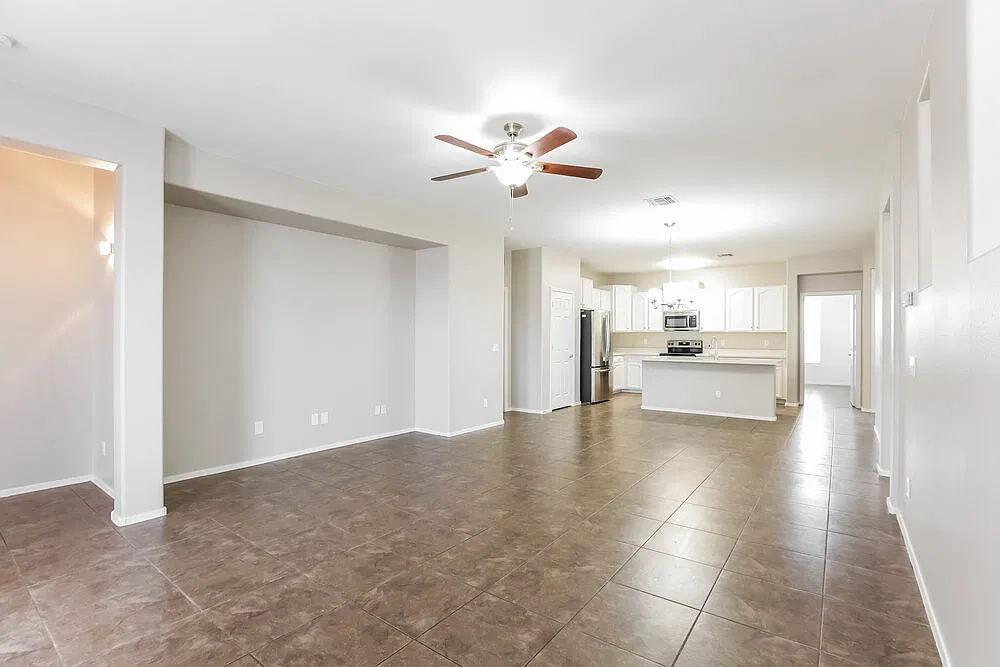5 bed, 2.0 bath, 2213 sqft, $2,555 — Photo 4