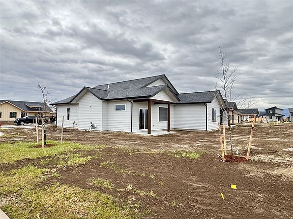 4th image of 812 Rivet Way