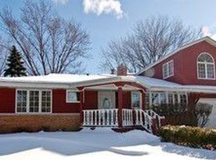 123 Wildwood Rd, Elk Grove Village, IL 60007