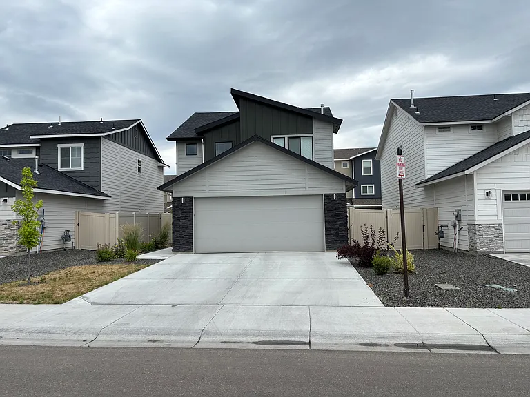 2829 E Jasmine St — Photo 1