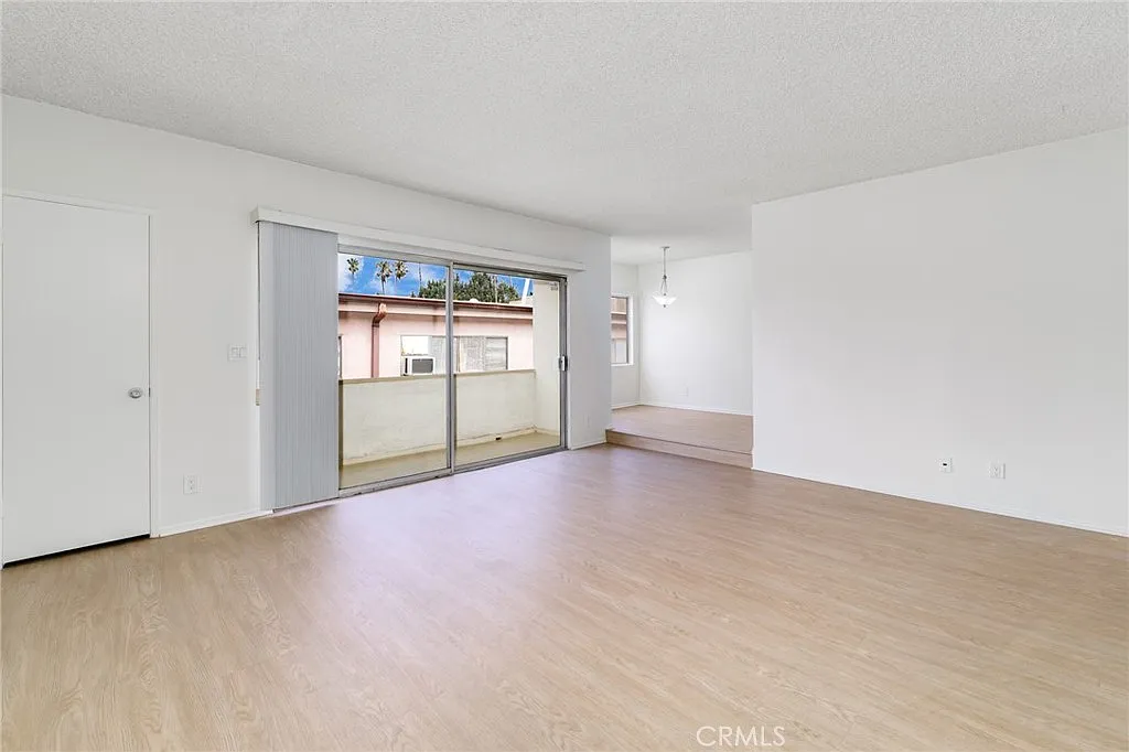 2 bed, 1000 sqft, $3,650 — Photo 4