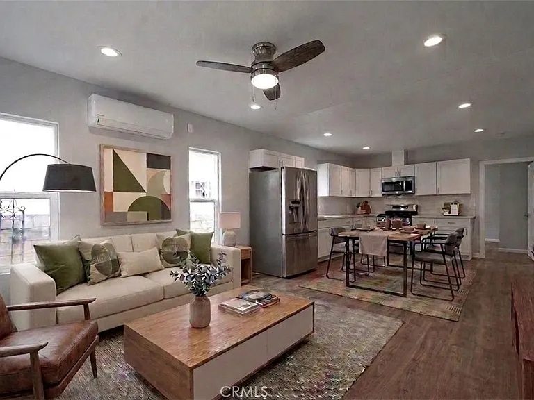 1516 E Young St — Photo 2